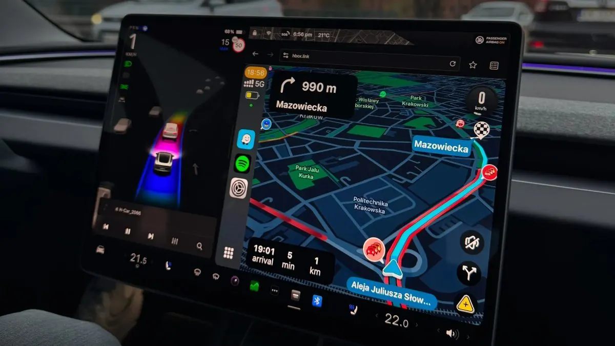 Apple CarPlay на екрані Tesla: навігація та музика